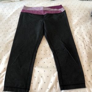Lululemon grey cropped yoga pants